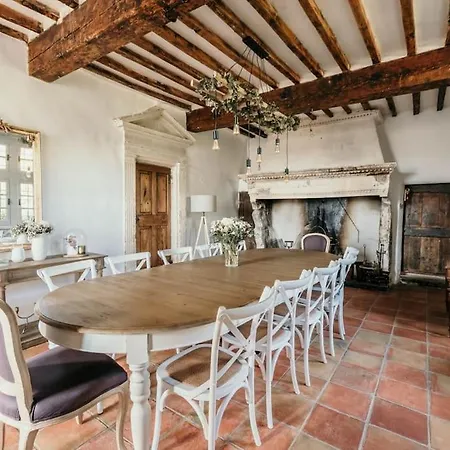 Le Bas Chateau Provence Luberon