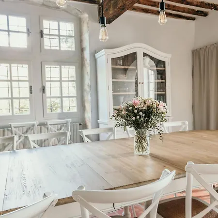 Le Bas Chateau Provence Luberon