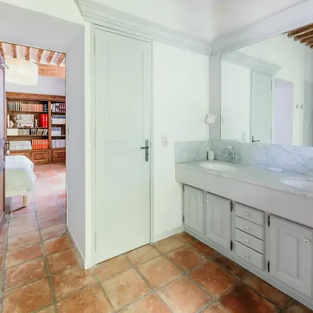 Le Bas Chateau Provence Luberon