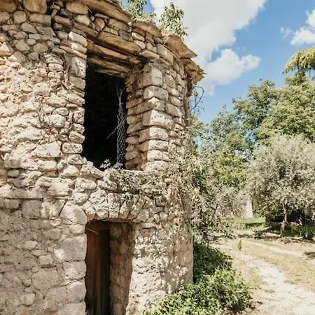 Le Bas Chateau Provence Luberon *