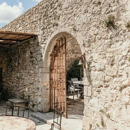 Le Bas Chateau Provence Luberon Villa *