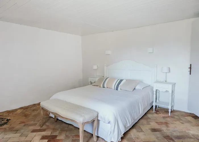 Le Bas Chateau Provence Luberon Saint-Michel-lʼObservatoire