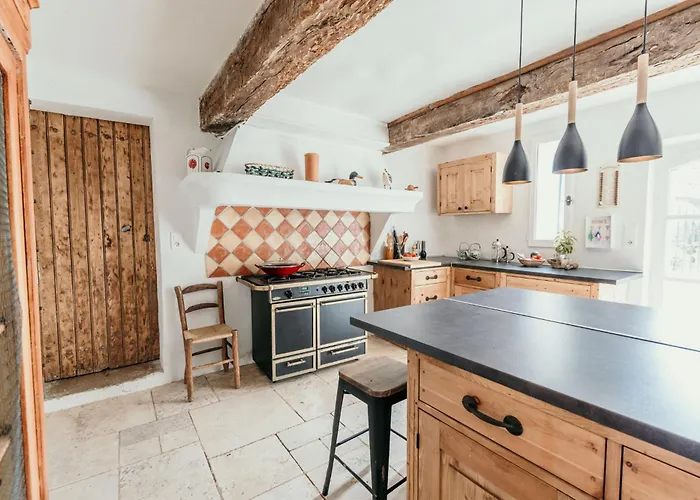 Le Bas Chateau Provence Luberon