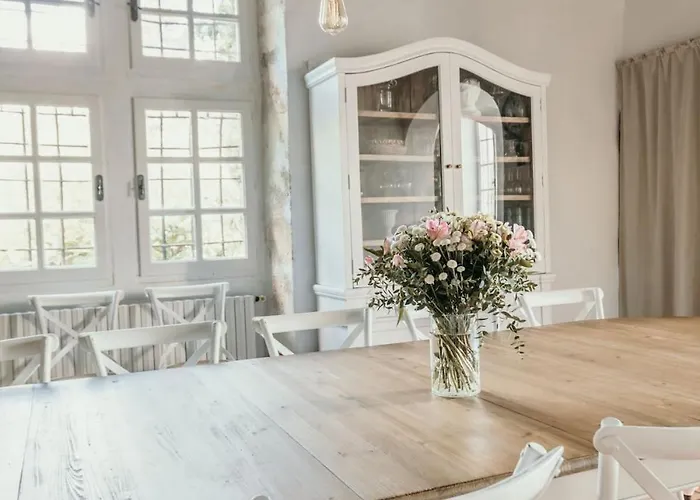 Le Bas Chateau Provence Luberon