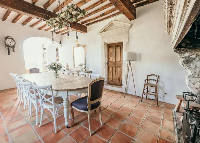 Le Bas Chateau Provence Luberon Villa