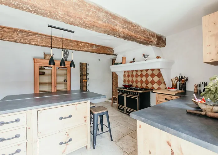 Le Bas Chateau Provence Luberon *