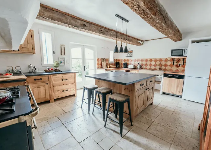 Le Bas Chateau Provence Luberon Saint-Michel-lʼObservatoire