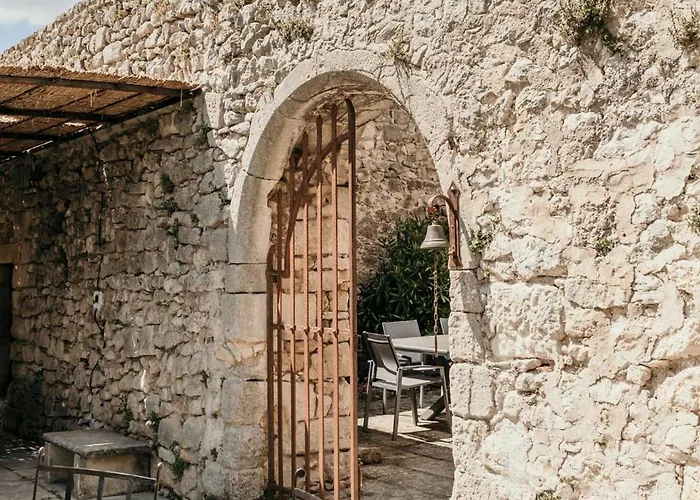 Le Bas Chateau Provence Luberon Villa *